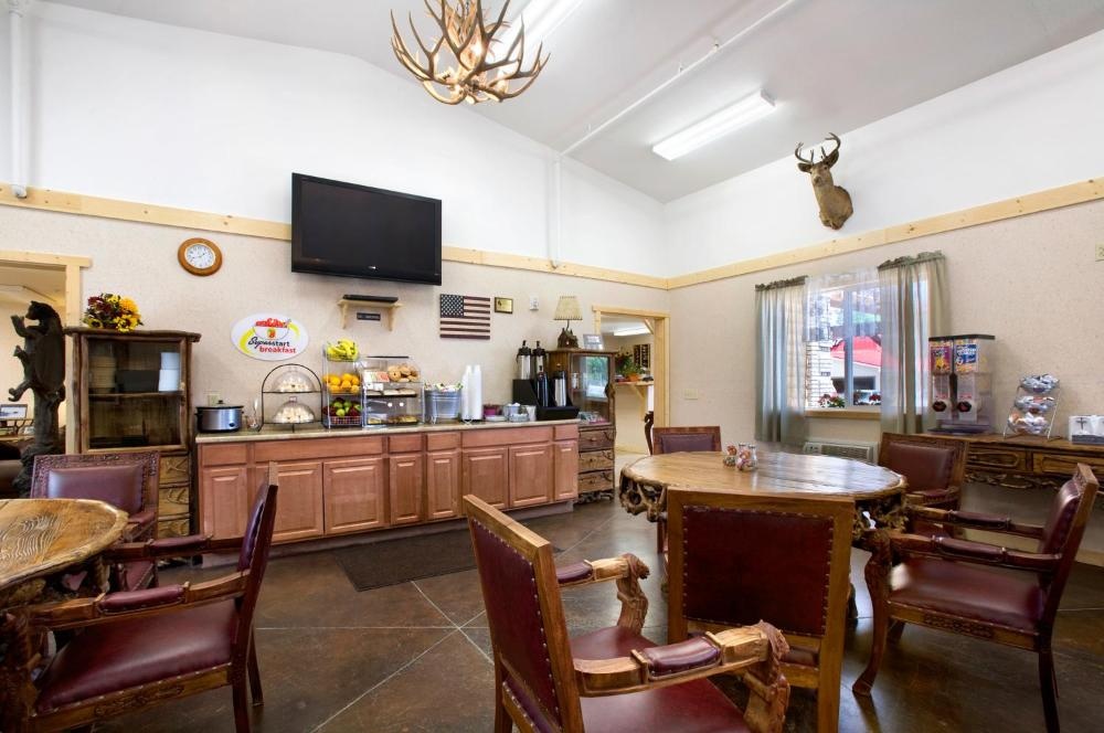 Super 8 by Wyndham Powell