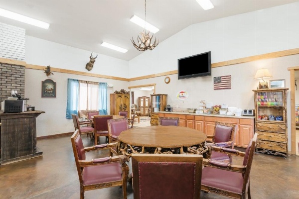 Super 8 by Wyndham Powell image 10