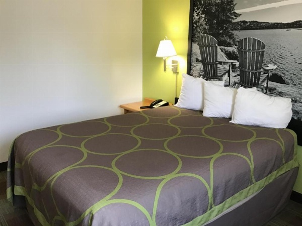 Super 8 by Wyndham Powell image 13