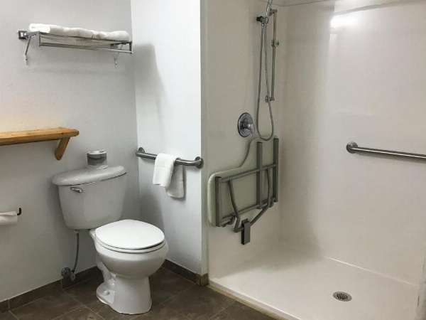 Super 8 by Wyndham Powell image 20