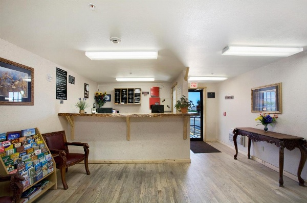 Super 8 by Wyndham Powell image 5